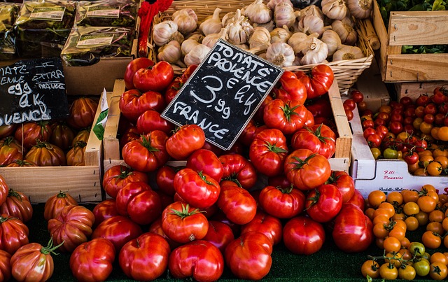 nákupní supermarket s oddělením zeleniny
